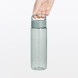 持ち運びやすい　目盛り付き　ドリンクボトル