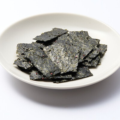 【９月１６日順次発売予定】素材の栄養おやつ　食物繊維　ひとくち海苔　梅味