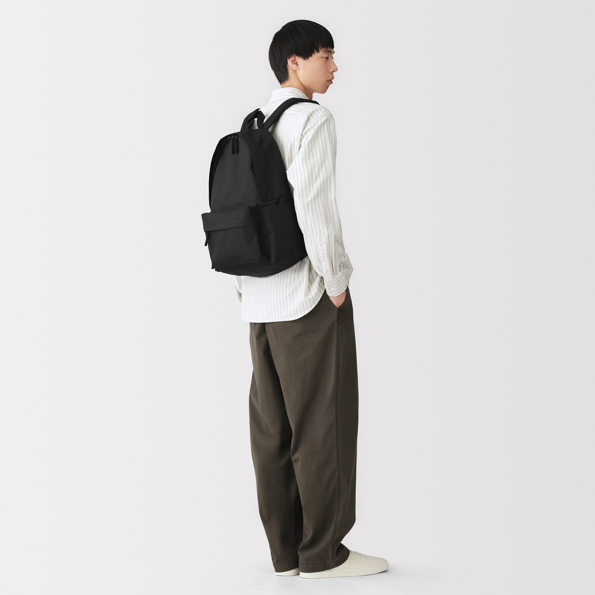 肩の負担を軽くする　撥水　リュックサック