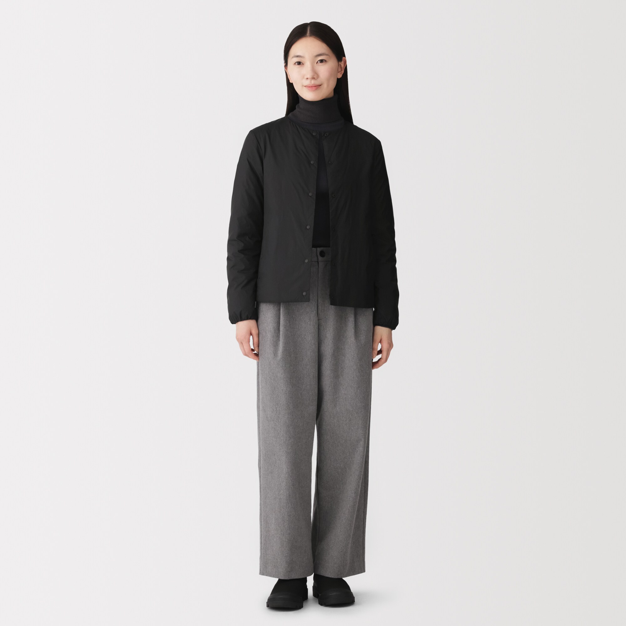 婦人　軽量ダウンポケッタブルノーカラージャケット