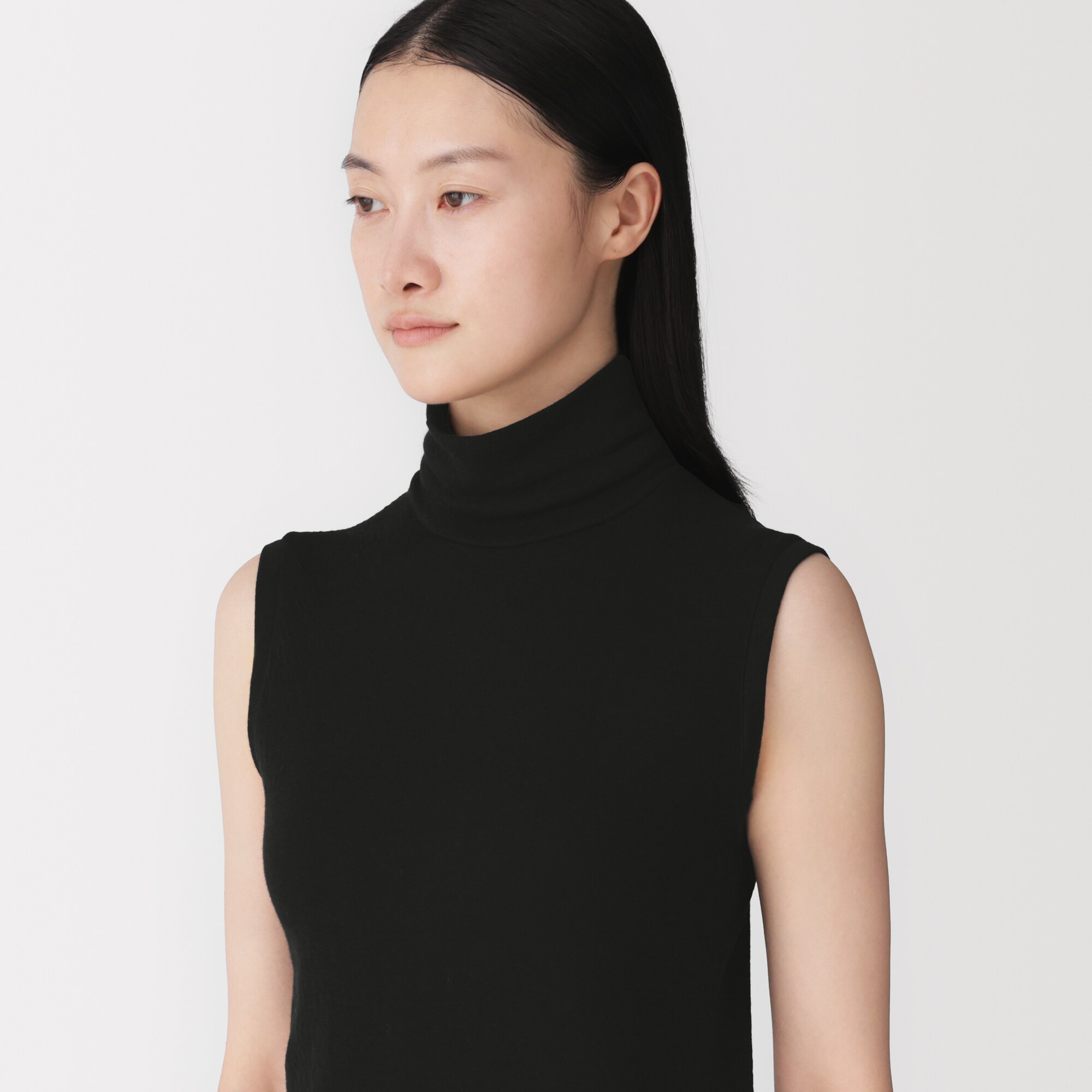 婦人　コットンカシミヤタートルネックノースリーブＴシャツ