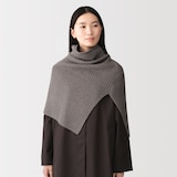 首のチクチクを抑えたメリノウール混　ポンチョ