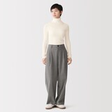 婦人　首のチクチクを抑えたリブタートルネックセーター