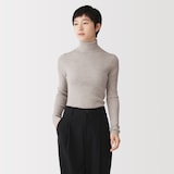 婦人　首のチクチクを抑えたリブタートルネックセーター