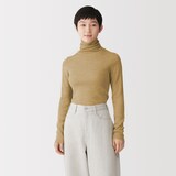婦人　首のチクチクを抑えたリブタートルネックセーター