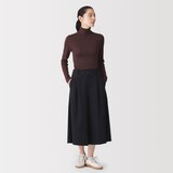 婦人　首のチクチクを抑えたリブタートルネックセーター