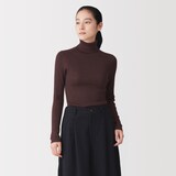 婦人　首のチクチクを抑えたリブタートルネックセーター