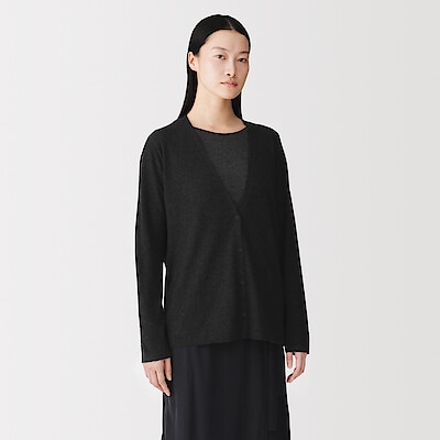 【９月中旬発売予定】婦人　自然の色を生かして染色した　カシミヤＶネックカーディガン