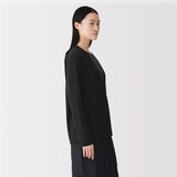婦人　自然の色を生かして染色した　カシミヤＶネックカーディガン