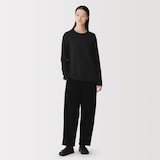 婦人　自然の色を生かして染色した　カシミヤクルーネックセーター