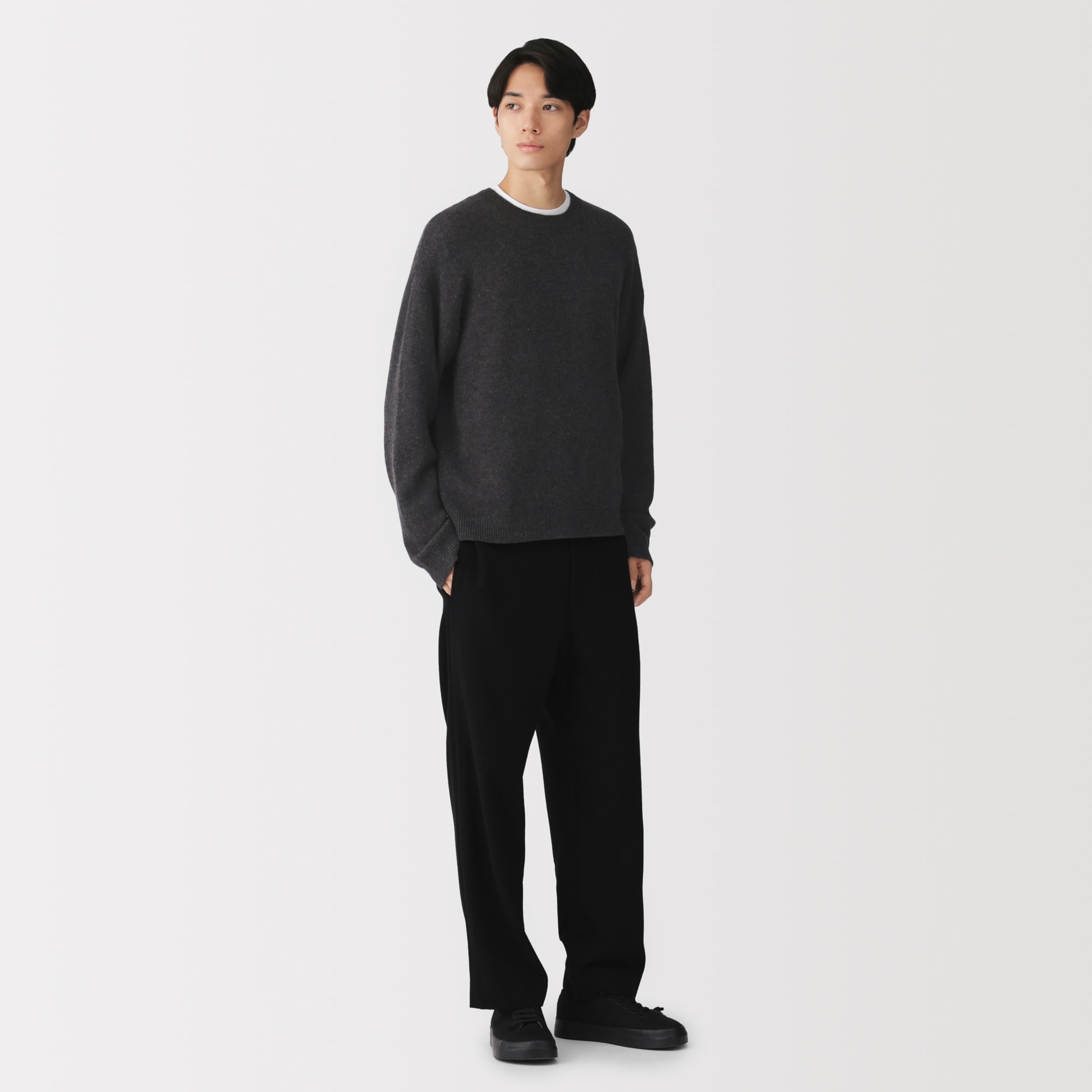 紳士　カシミヤミドルゲージクルーネックセーター