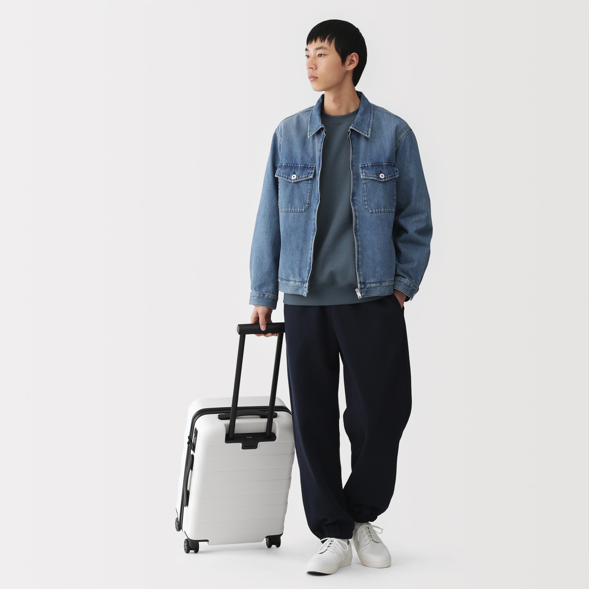 バーを自由に調節できる　ハードキャリーケース　（３６Ｌ）