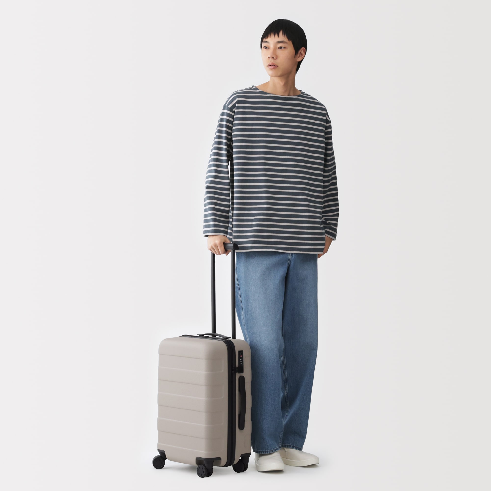 バーを自由に調節できる　ハードキャリーケース　（３６Ｌ）