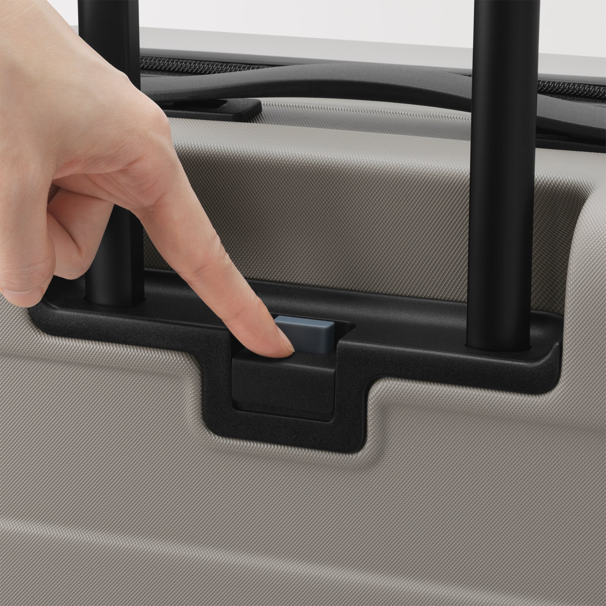 バーを自由に調節できる　ハードキャリーケース　（３６Ｌ）