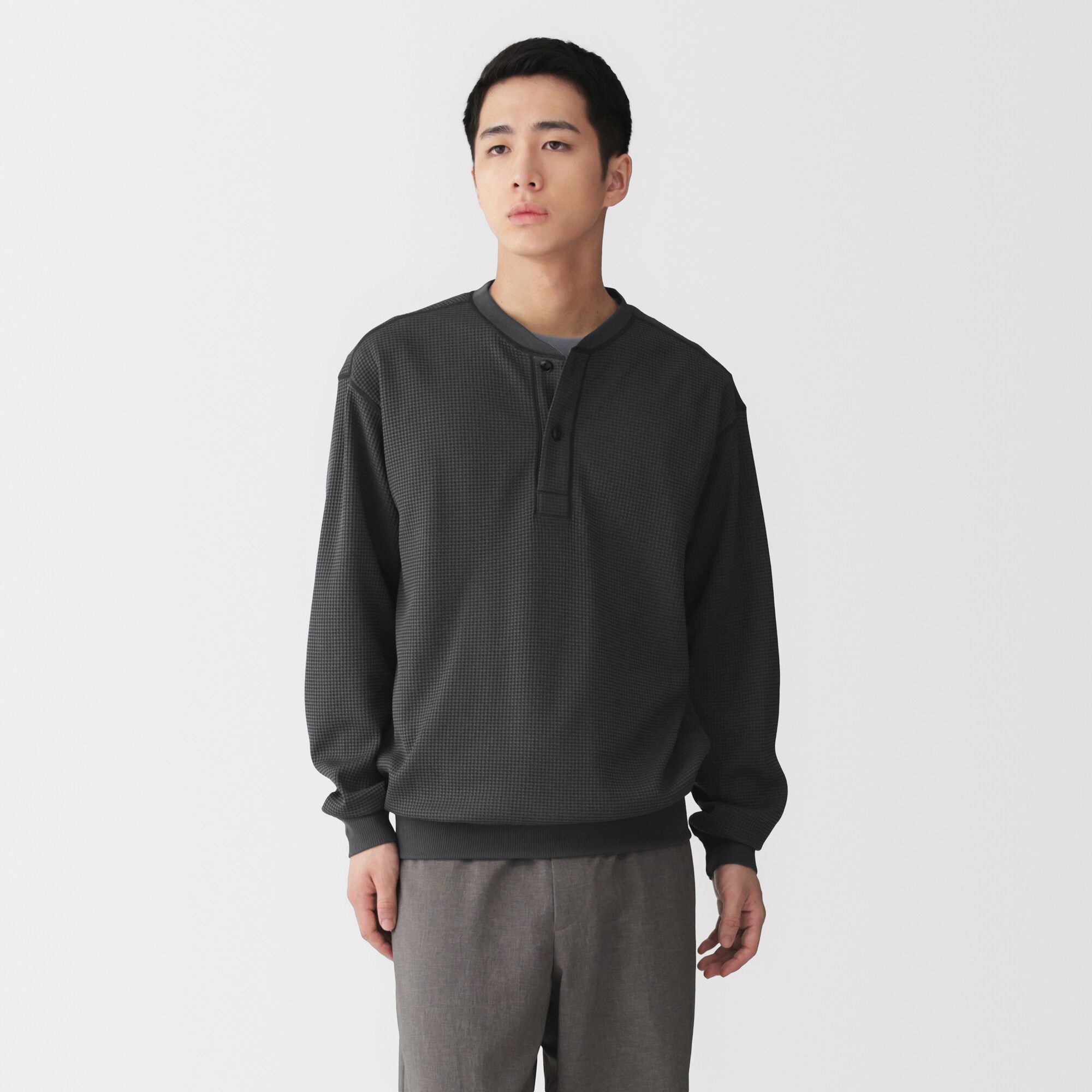 紳士　素材に還るワッフル編みヘンリーネック長袖Ｔシャツ