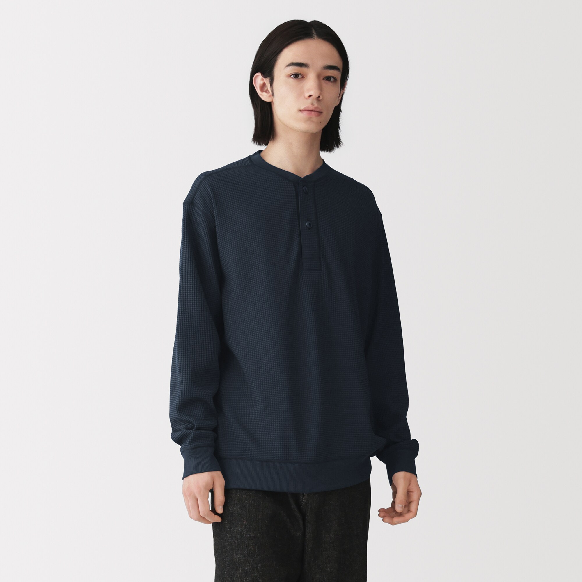 紳士　素材に還るワッフル編みヘンリーネック長袖Ｔシャツ
