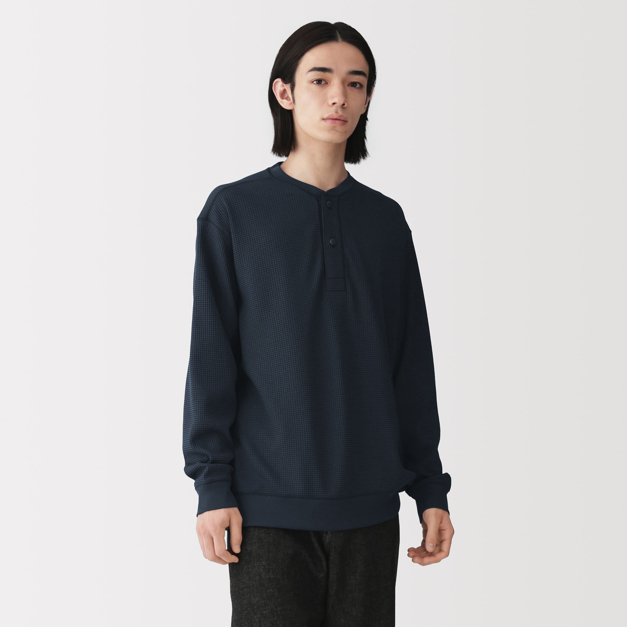 紳士　素材に還るワッフル編みヘンリーネック長袖Ｔシャツ