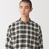 紳士　昔ながらの紡績機を使った　ムラ糸プルオーバーシャツ