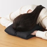 ふんわり中綿腰にも使えるネッククッション