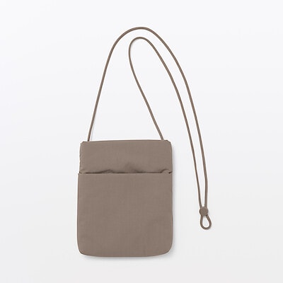 【１１月中旬発売予定】撥水再生ナイロンストラップ付ポーチ・縦型　約１５×３×１９ｃｍ