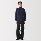 紳士　首のチクチクを抑えたハイネックセーター
