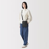 撥水　再生ナイロン　ペン差し付き　ショルダーバッグ