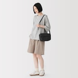 撥水　再生ポリエステル　背面ポケット付き　ショルダーバッグ