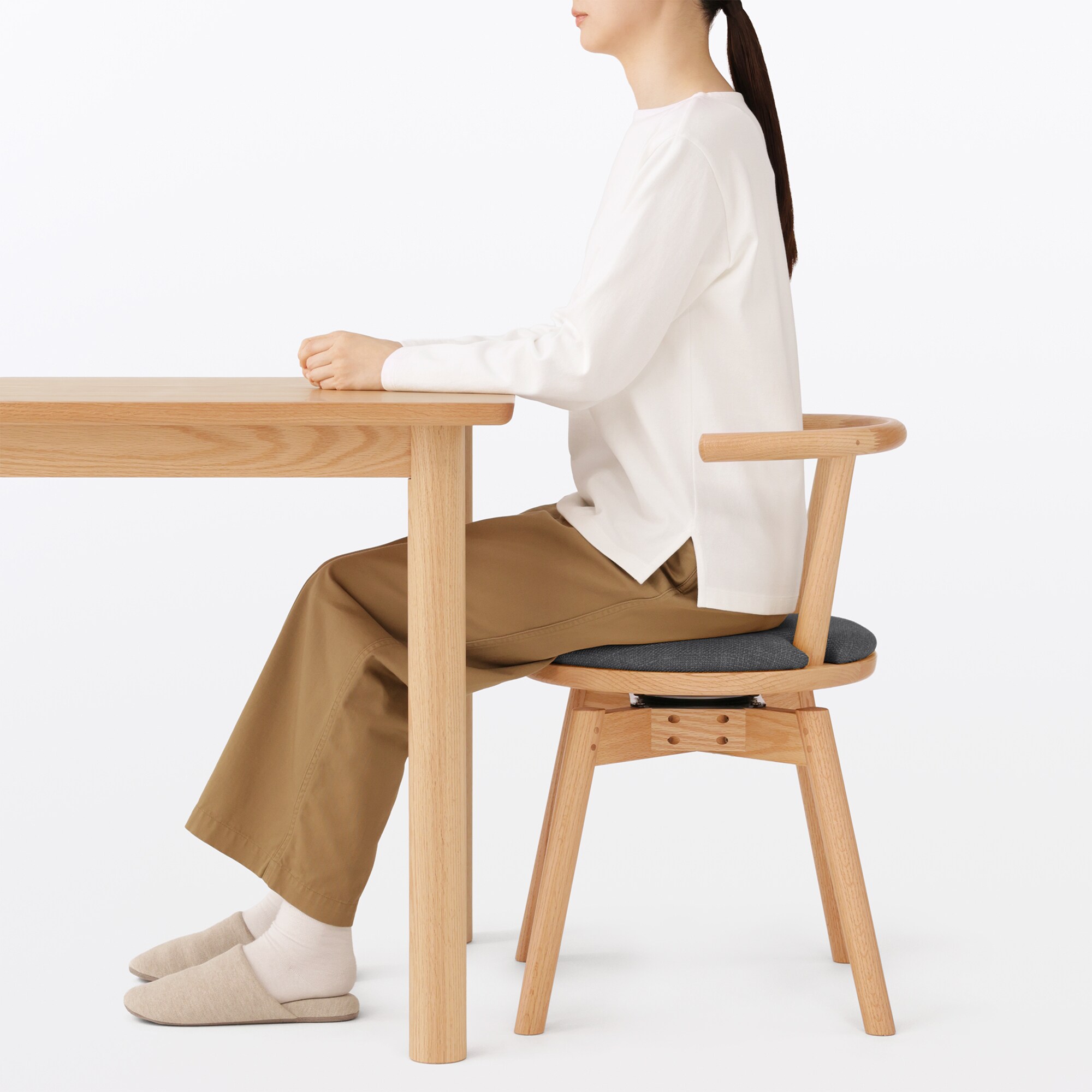 オーク材回転チェア　チャコール
