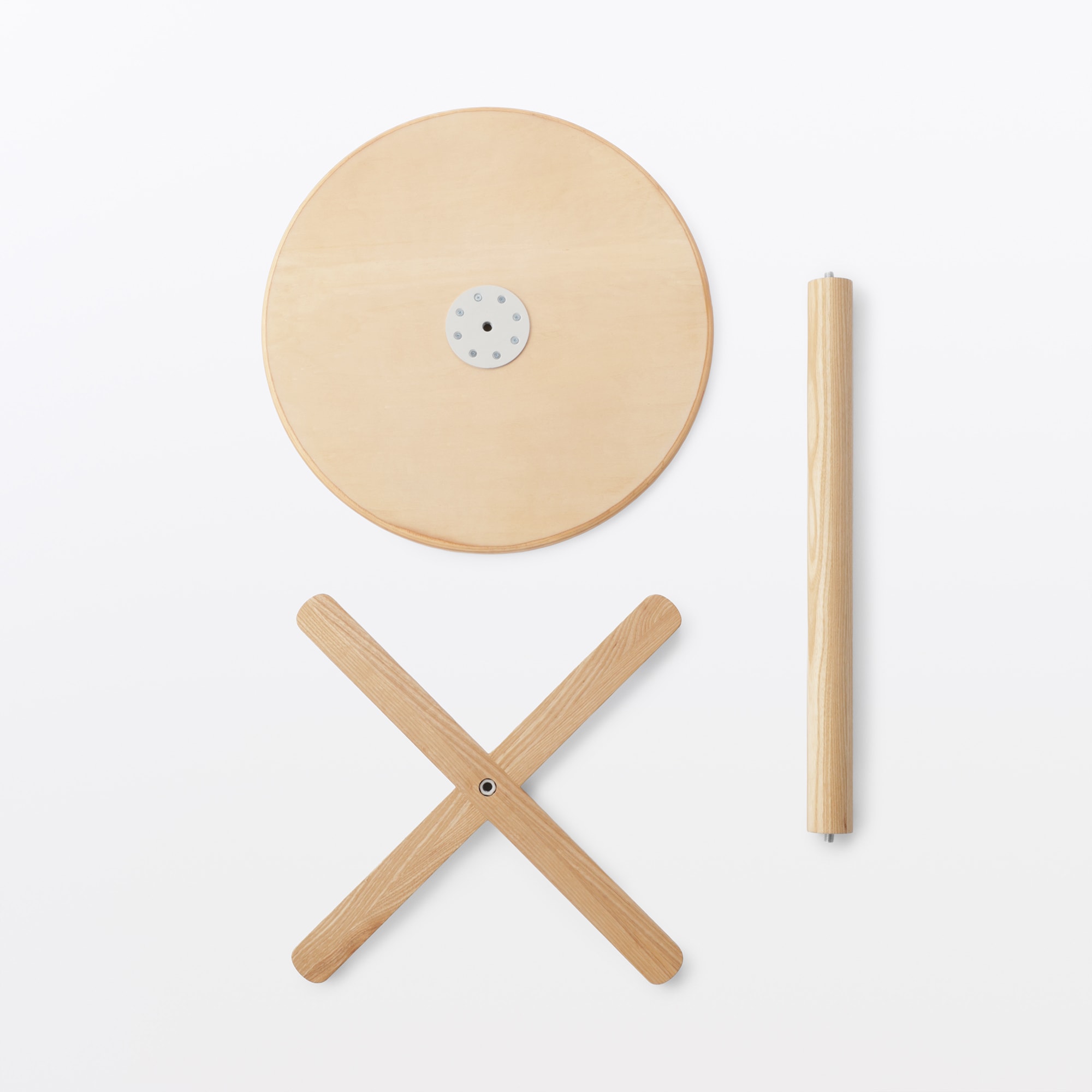 手軽に組み立てられる木製カフェテーブル　直径５６ｃｍ　アッシュ材突板