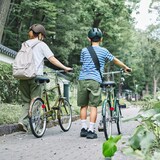 風が抜ける　自転車ヘルメット　エンジ