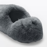 なめらかファーかかとにフィットするルームシューズ