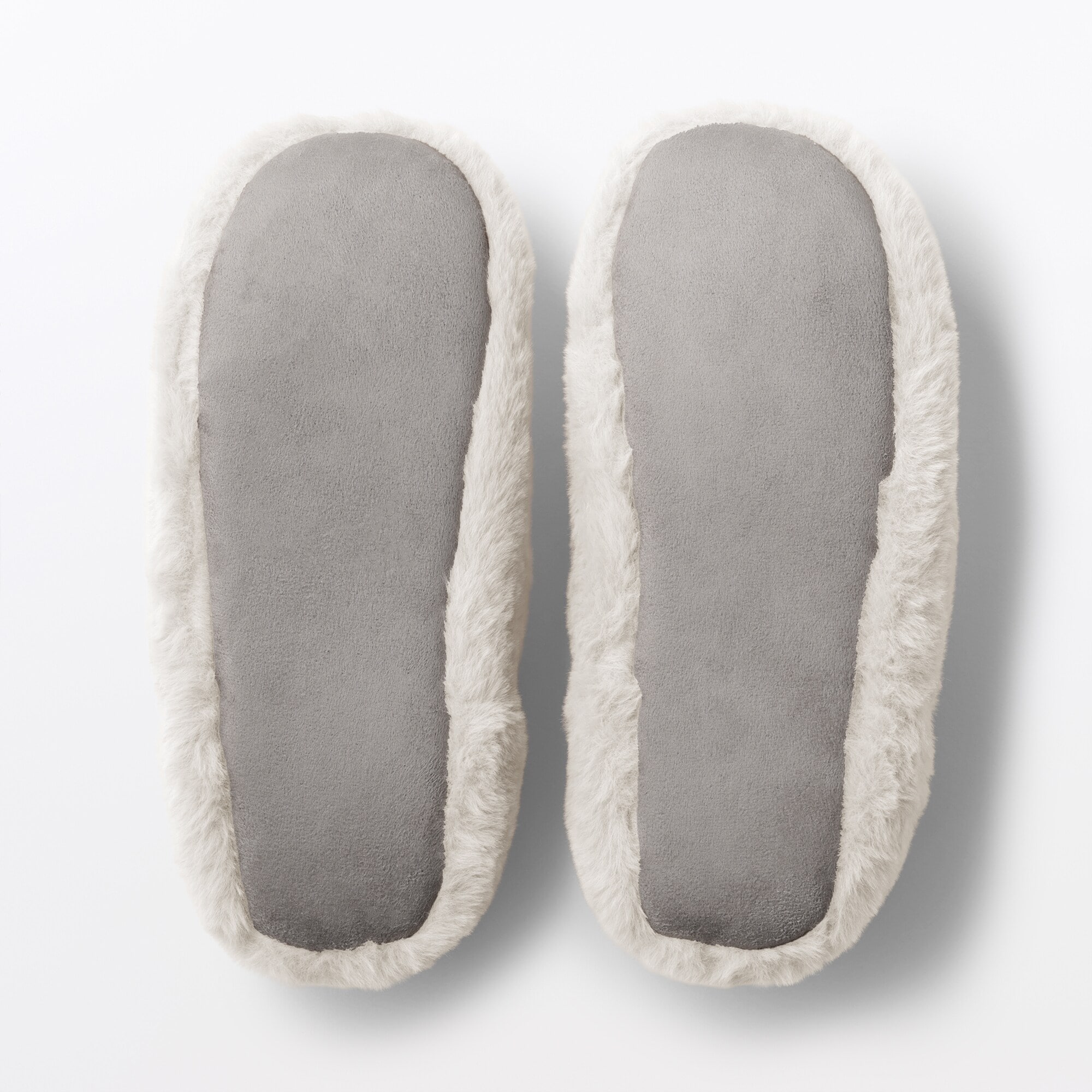 なめらかファーかかとにフィットするルームシューズ