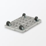 縦にも横にも連結できる再生ポリプロピレン入り平台車