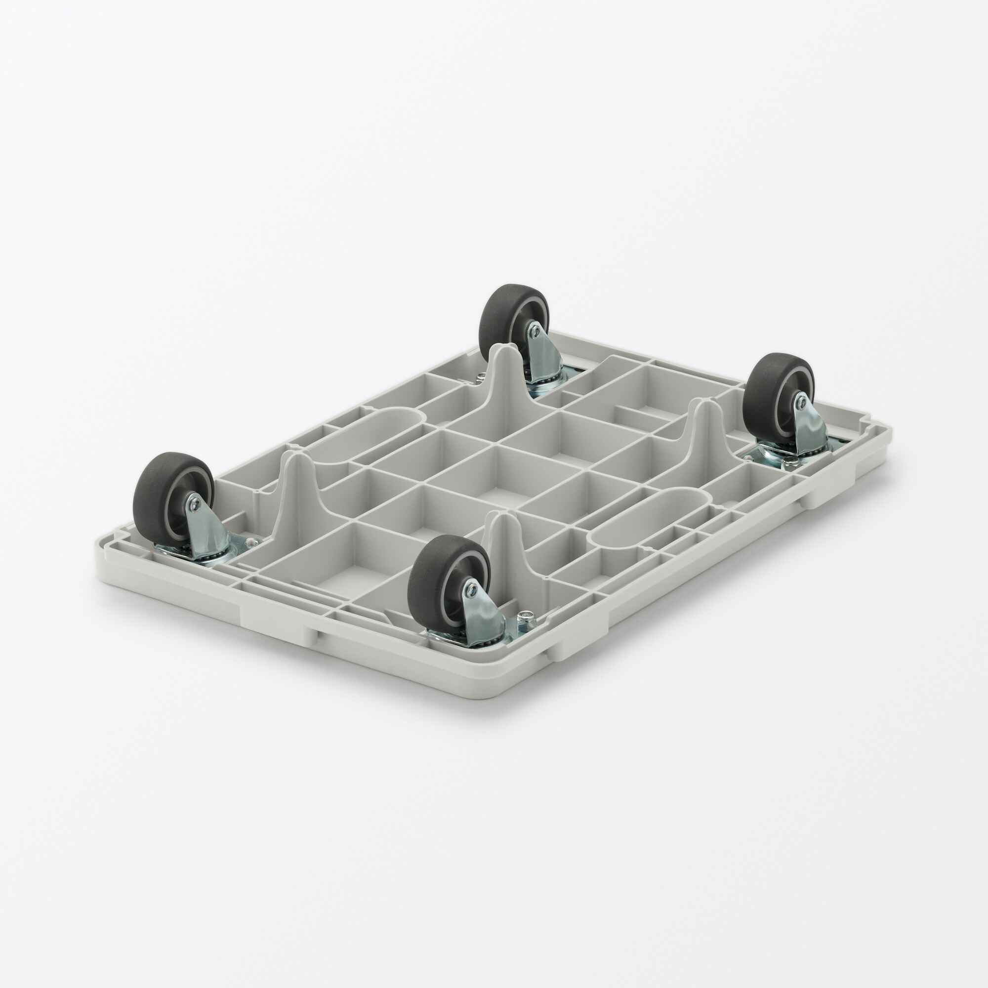 縦にも横にも連結できる再生ポリプロピレン入り平台車