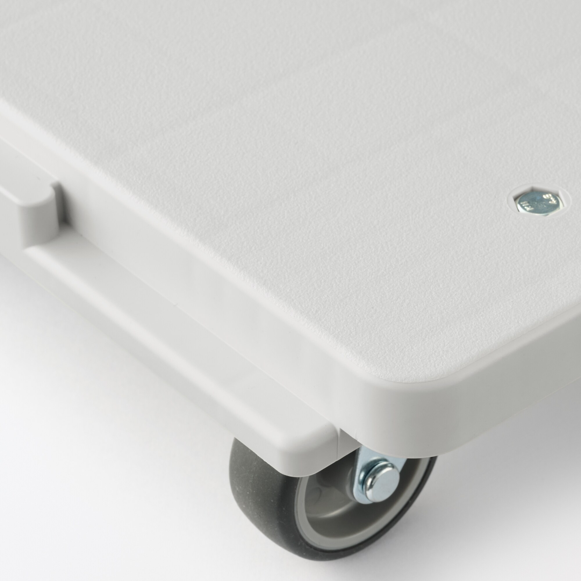 縦にも横にも連結できる再生ポリプロピレン入り平台車