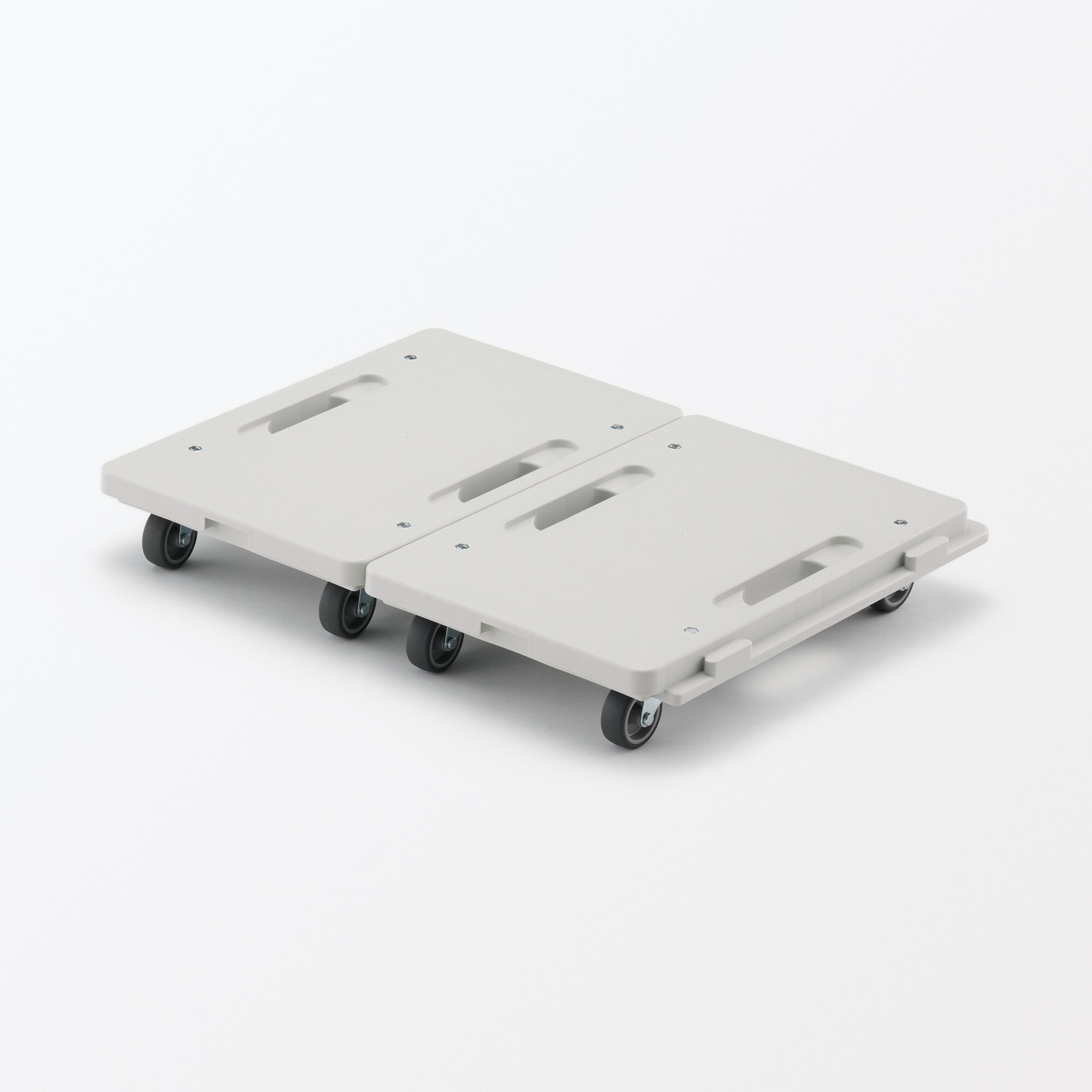 縦にも横にも連結できる再生ポリプロピレン入り平台車