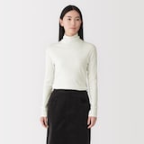 婦人　カシミヤ混リブ編みタートルネック長袖Ｔシャツ
