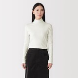 婦人　カシミヤ混リブ編みタートルネック長袖Ｔシャツ