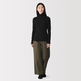 婦人　カシミヤ混リブ編みタートルネック長袖Ｔシャツ