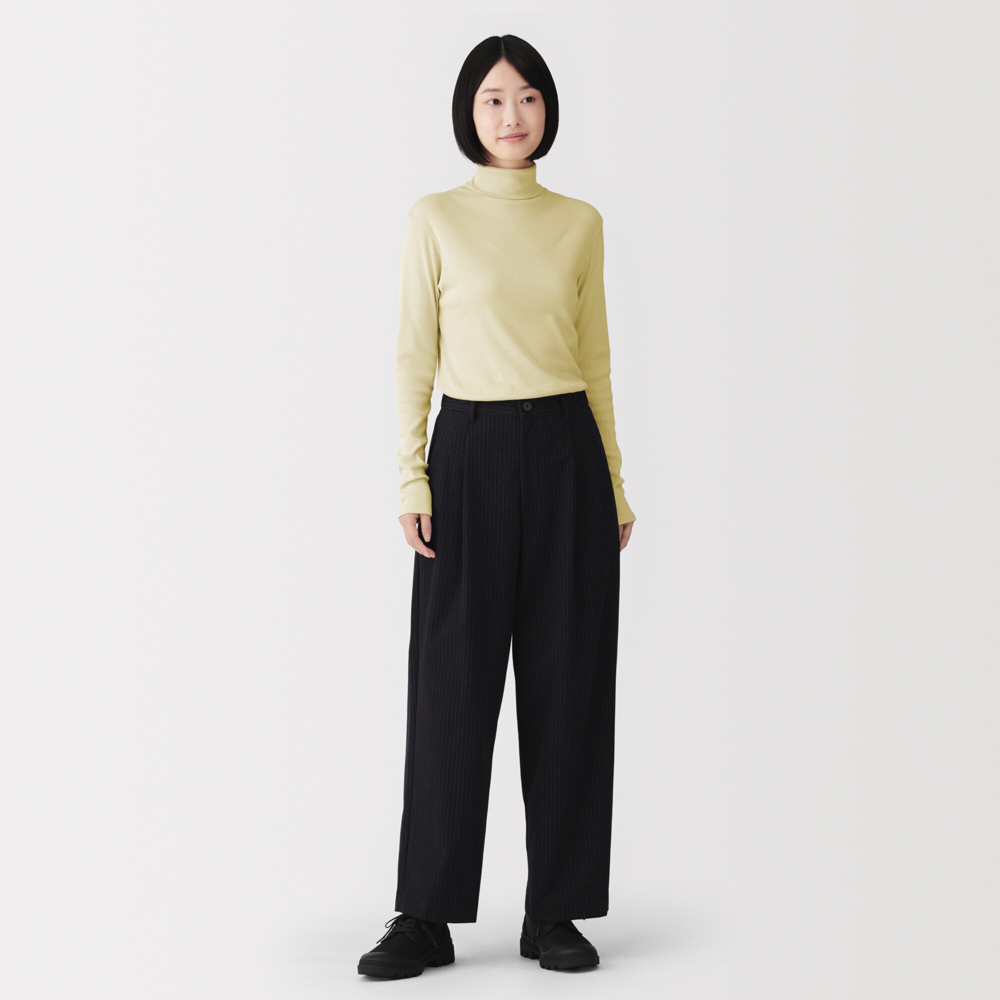 婦人　カシミヤ混リブ編みタートルネック長袖Ｔシャツ