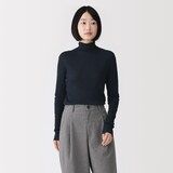 婦人　カシミヤ混リブ編みタートルネック長袖Ｔシャツ