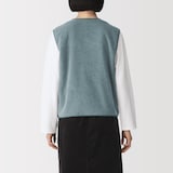 婦人　素材に還るフリースベスト