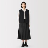 婦人　素材に還るフリースベスト