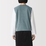 婦人　素材に還るフリースベスト