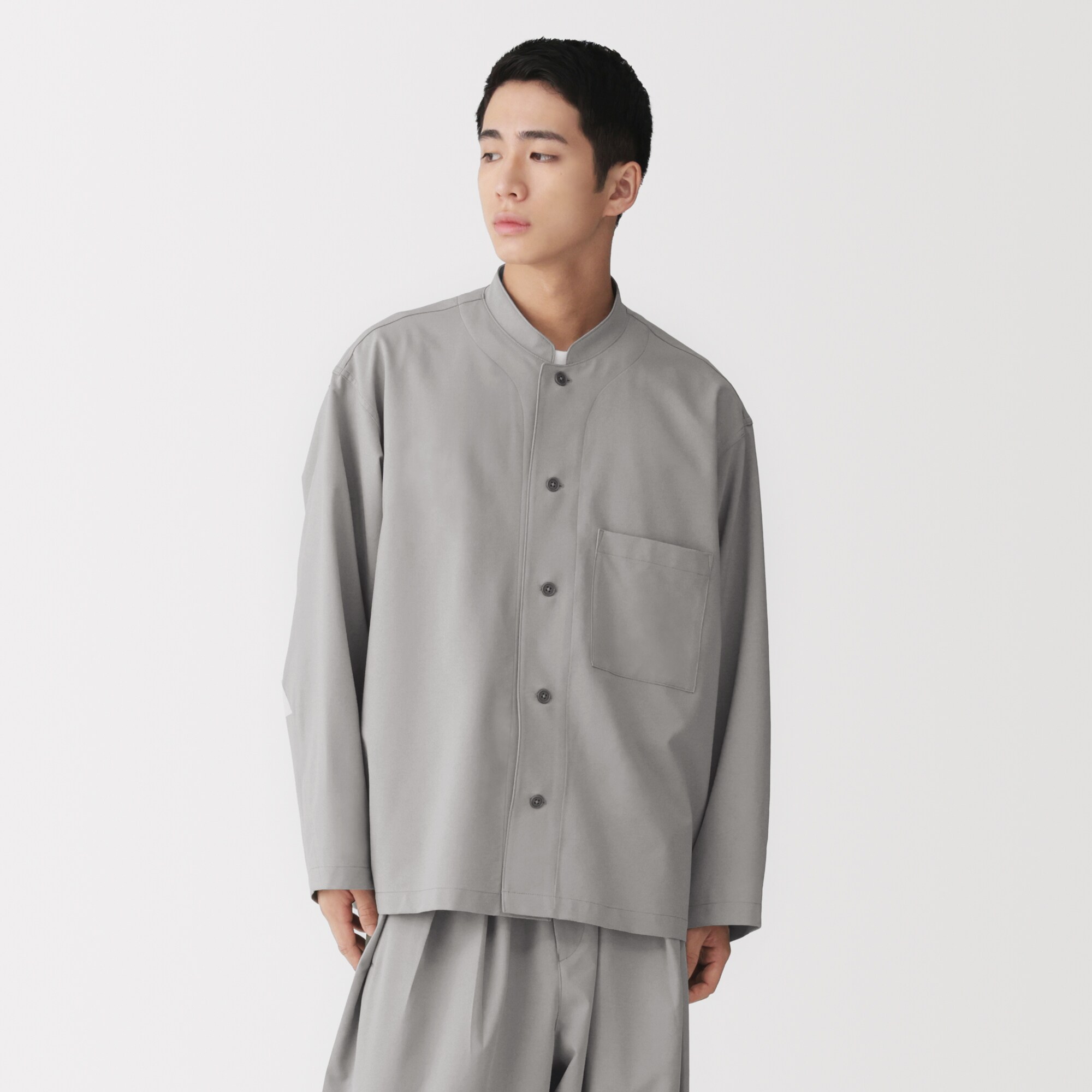 紳士　まっすぐ仕立てた　スタンドカラーオーバーシャツ