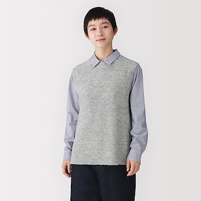 【１０月中旬発売予定】婦人　ウール混ブークレ畦編みクルーネックベスト