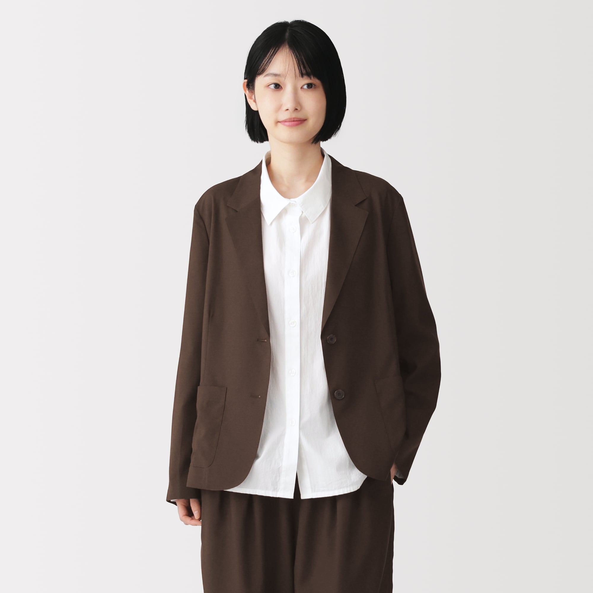 婦人　なめらか　シャツジャケット