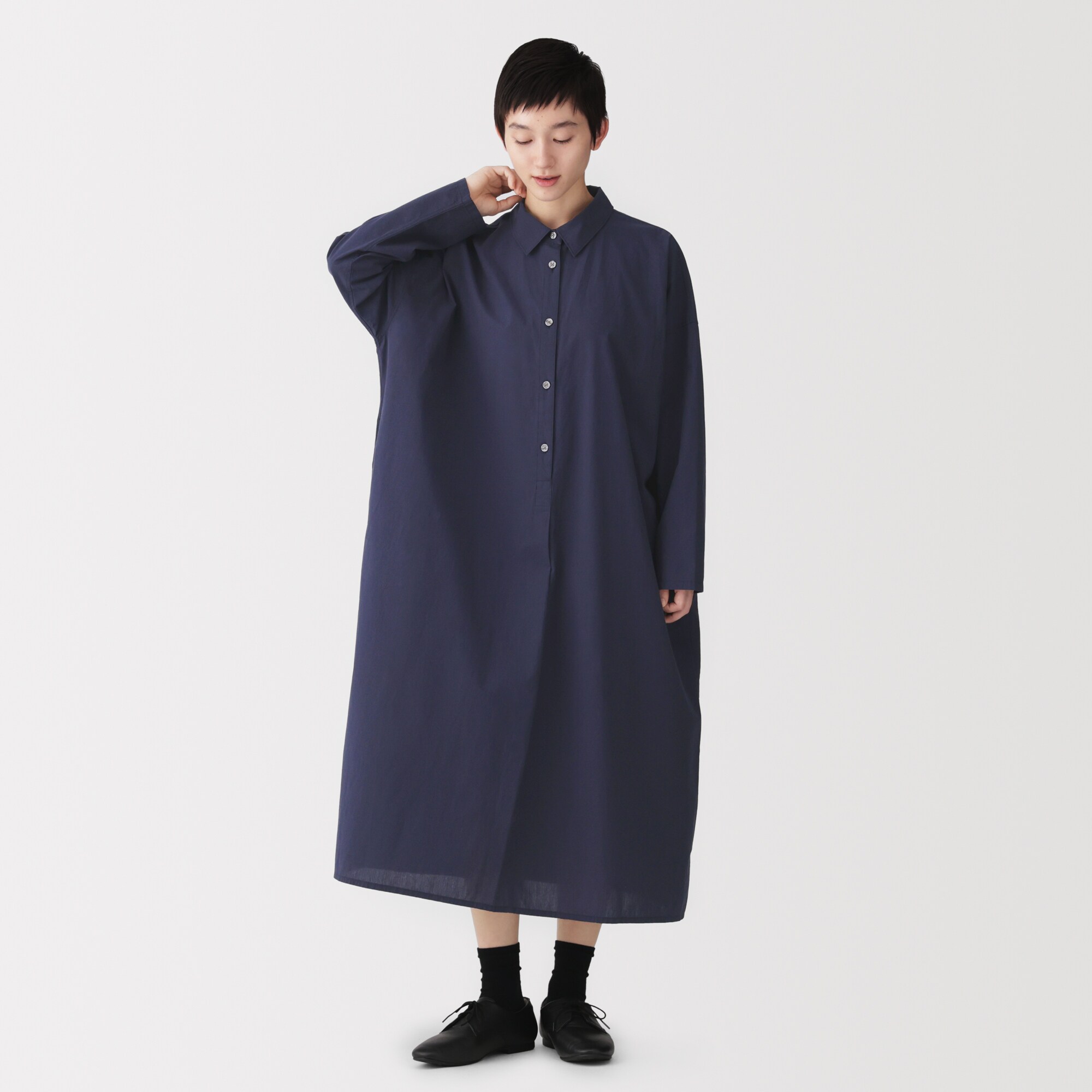 婦人　まっすぐ仕立てた　シャツワンピース