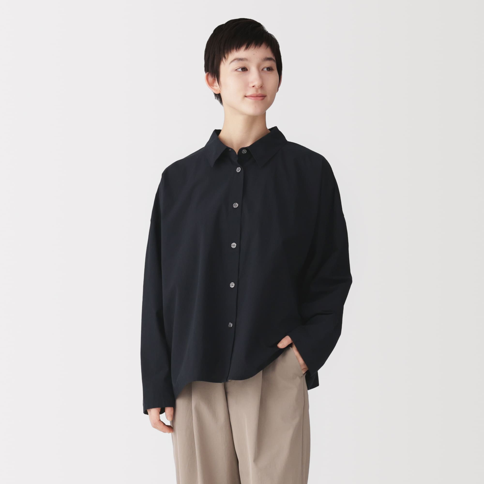 婦人　まっすぐ仕立てた　長袖シャツ