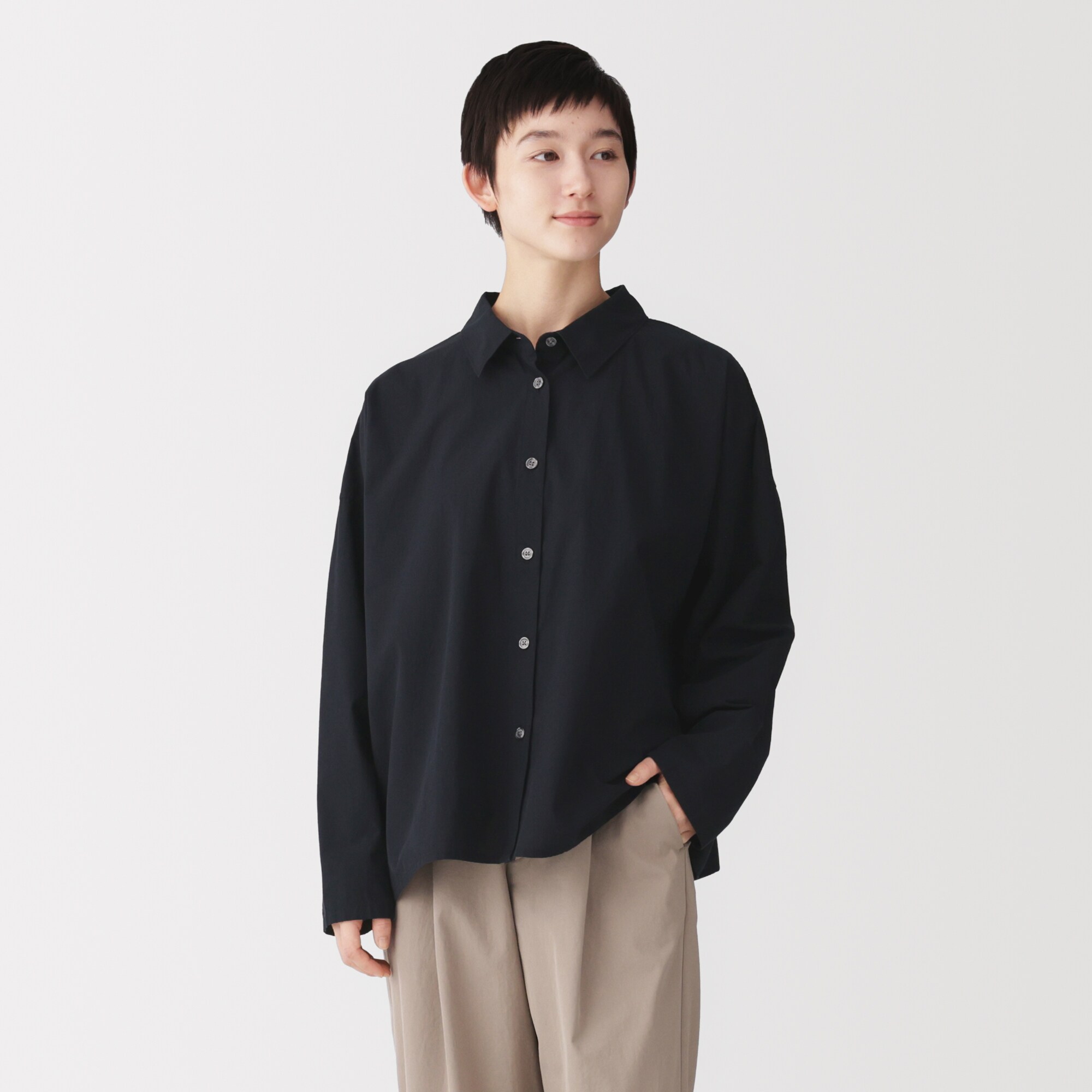 婦人　まっすぐ仕立てた　長袖シャツ